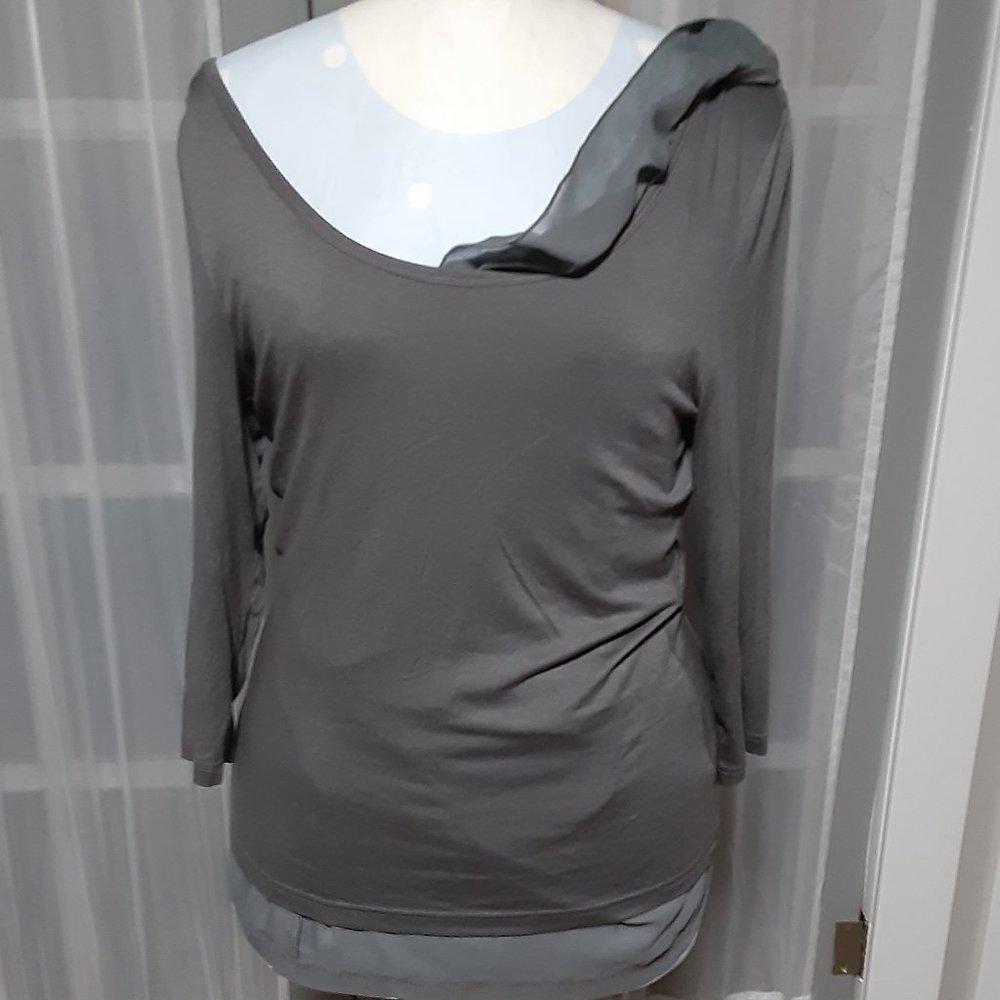 CLEARANCE Women's Hot in Hollywood Gray 3/4 Sleeve Top Size Large NWT.